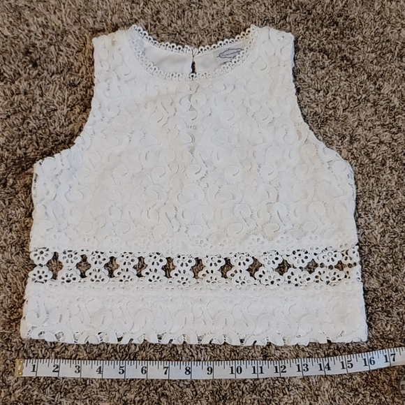 White top - Picture 8 of 9